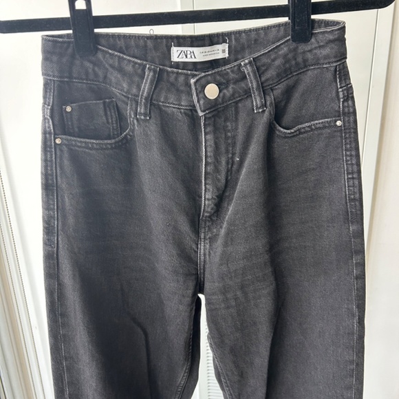 Black Jeans Mom Fit Size 4 - Picture 2 of 3